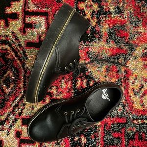 Doc Martens Oxford shoe. Worn a few times. 7.5